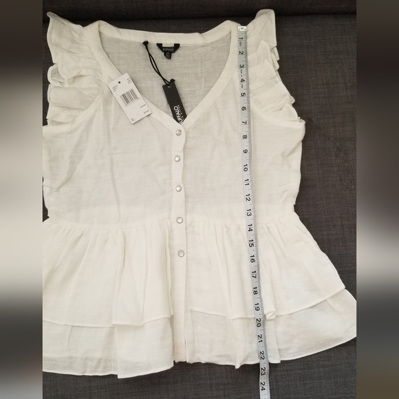 NEW Buttoned blouse - Picture 5 of 8